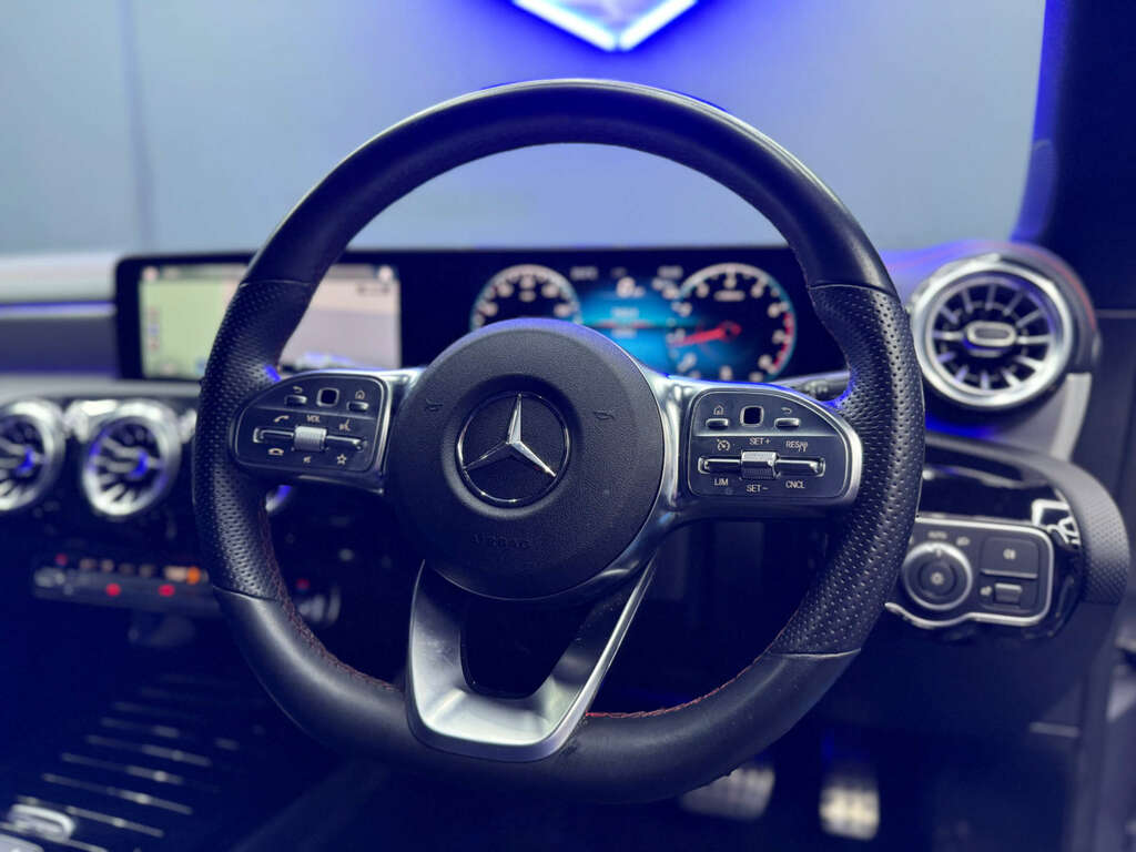 Mercedes-Benz 250 Cla Amg Line Premium E  #2