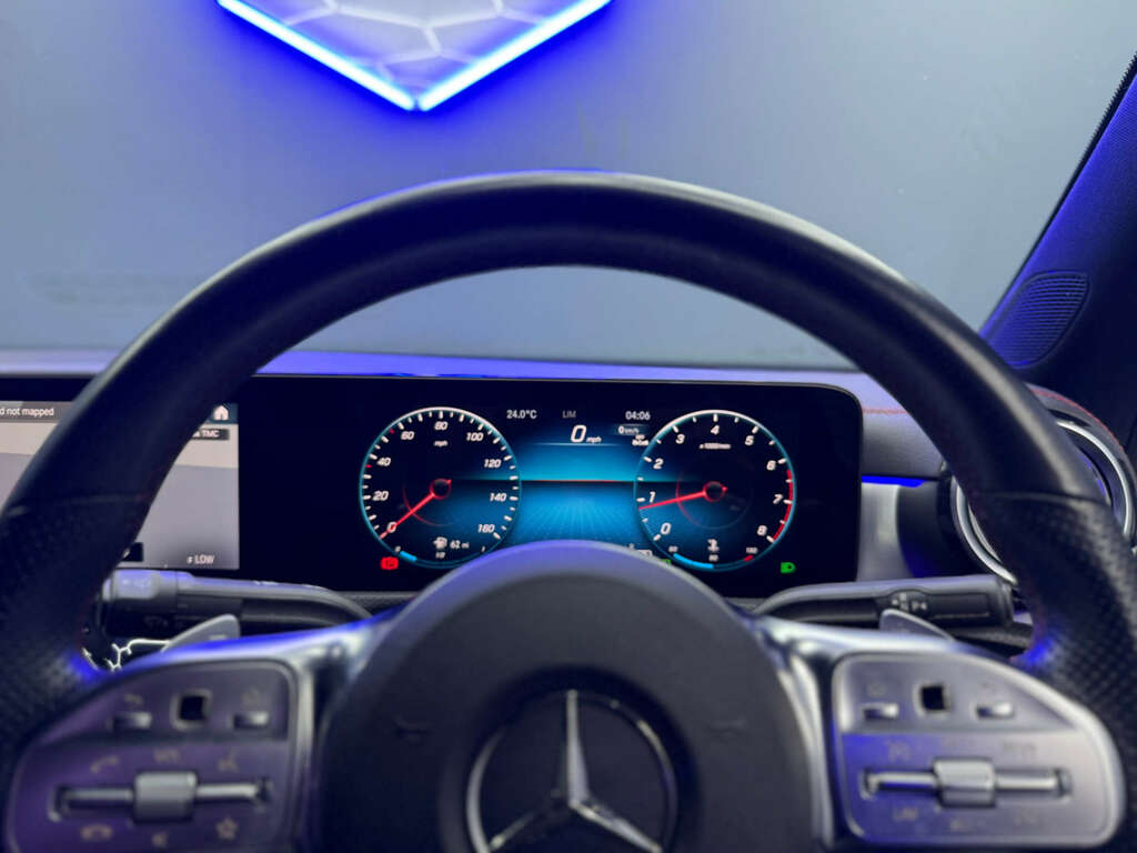 Mercedes-Benz 250 Cla Amg Line Premium E  #28