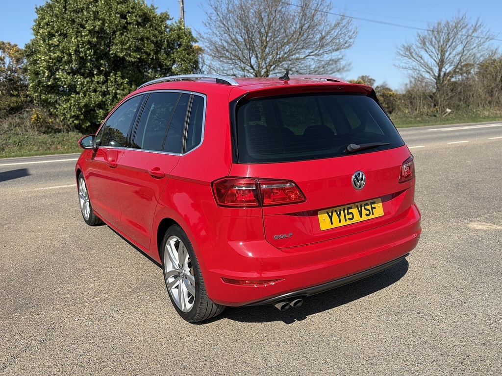 Volkswagen Golf SV Tdi Bluemotion Tech Gt Red #3
