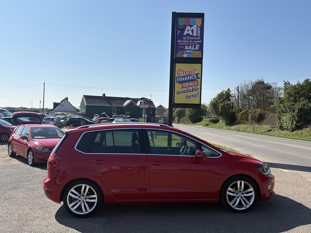 Volkswagen Golf SV Tdi Bluemotion Tech Gt Red #5