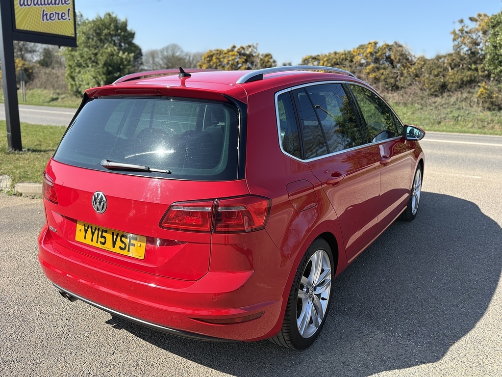 Volkswagen Golf SV Tdi Bluemotion Tech Gt Red #2