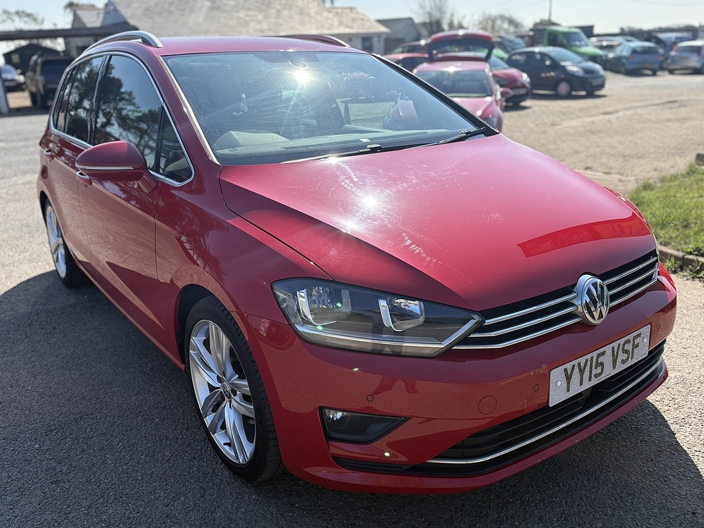 Volkswagen Golf SV Tdi Bluemotion Tech Gt Red #4