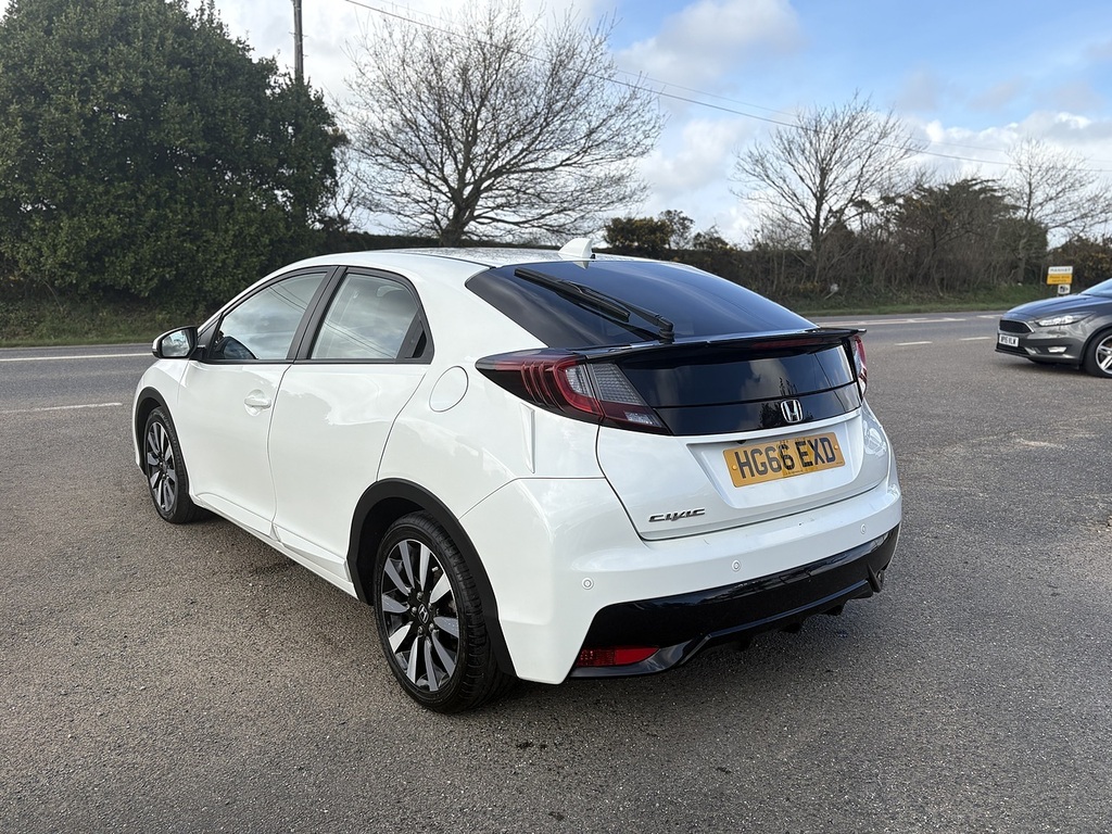 Honda Civic I-vtec Se Plus White #2