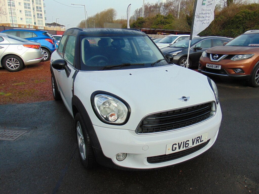 Mini Countryman Suv 1.6 Cooper D Countryman Mot December 2026 L GV16VRL White #4
