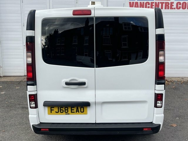 Vauxhall Vivaro 1.6 Cdti 2700 Biturbo FJ68EAO White #2