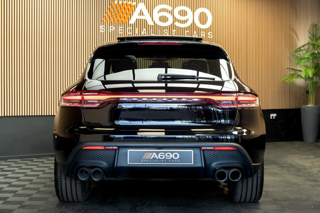 Porsche Macan 2L Null SA23ECC Black #6