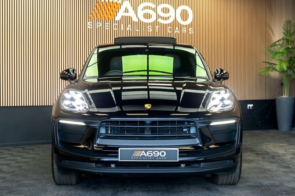 Porsche Macan 2L Null SA23ECC Black #2