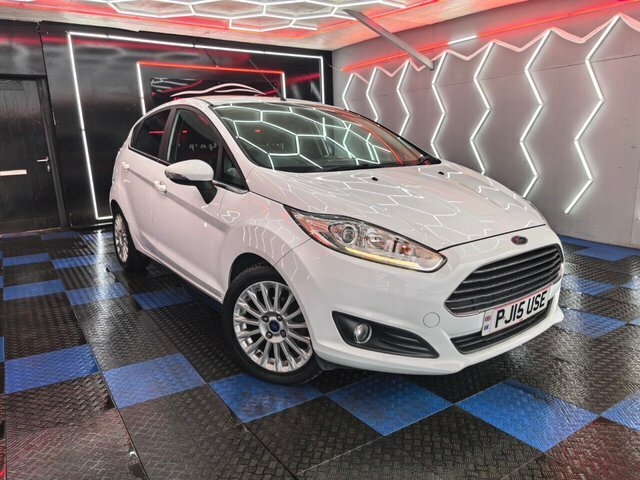 Ford Fiesta 1.0T Ecoboost Titanium Hatchback White