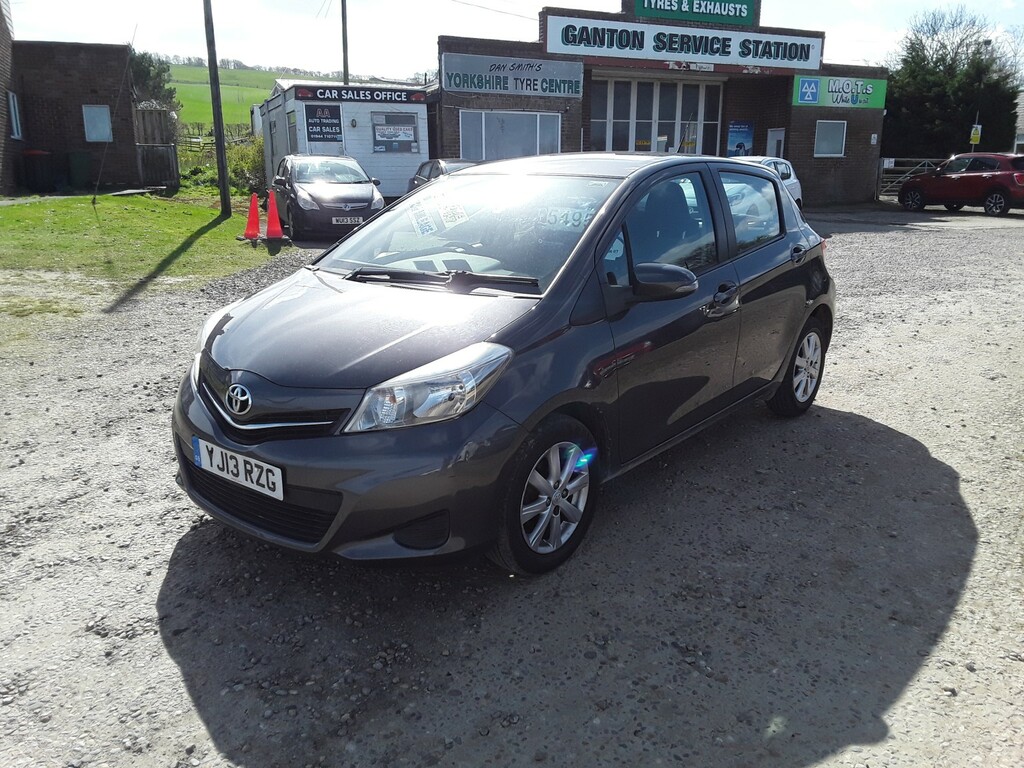 Toyota Yaris Hatchback 1.3 Dual Vvt-i Tr 2013 YJ13RZG Grey #3