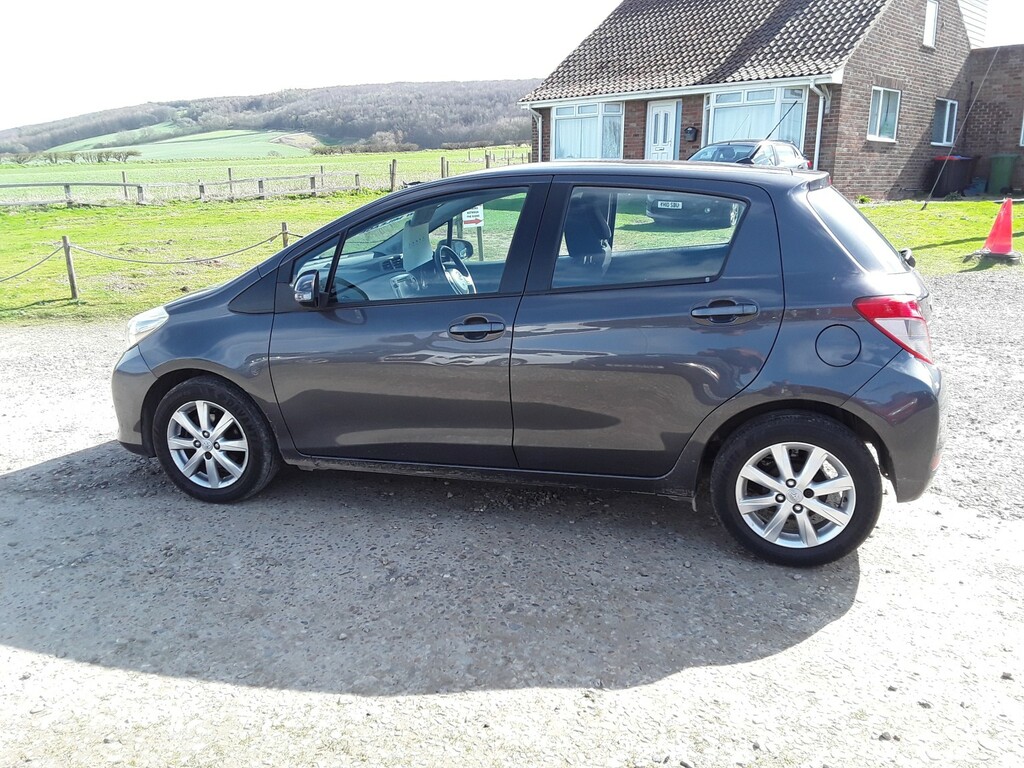 Toyota Yaris Hatchback 1.3 Dual Vvt-i Tr 2013 YJ13RZG Grey #4