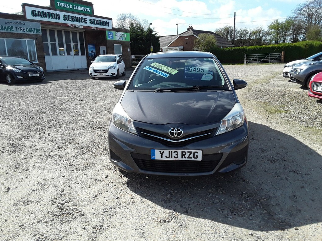 Toyota Yaris Hatchback 1.3 Dual Vvt-i Tr 2013 YJ13RZG Grey #2