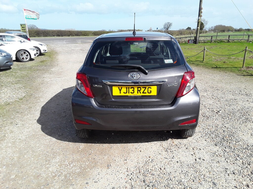Toyota Yaris Hatchback 1.3 Dual Vvt-i Tr 2013 YJ13RZG Grey #6