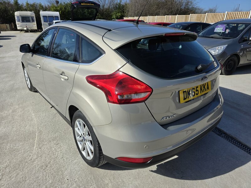 Ford Focus 1.5-Focus-titanium-5dr DK65KKA Silver #5