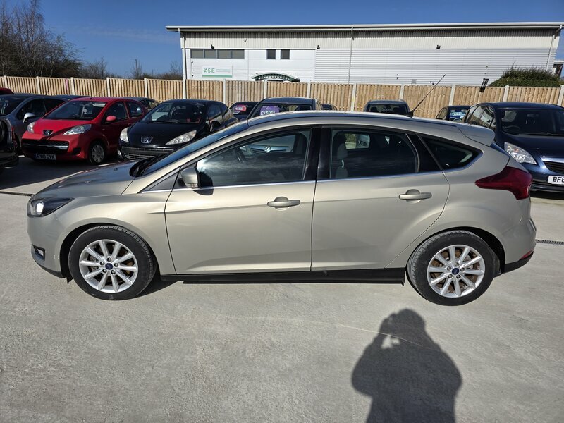 Ford Focus 1.5-Focus-titanium-5dr DK65KKA Silver #4
