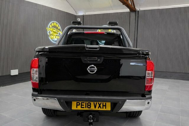 Nissan Navara 2.3 Dci Tekna Pickup Double Cab 4W PE18VXH Black #5