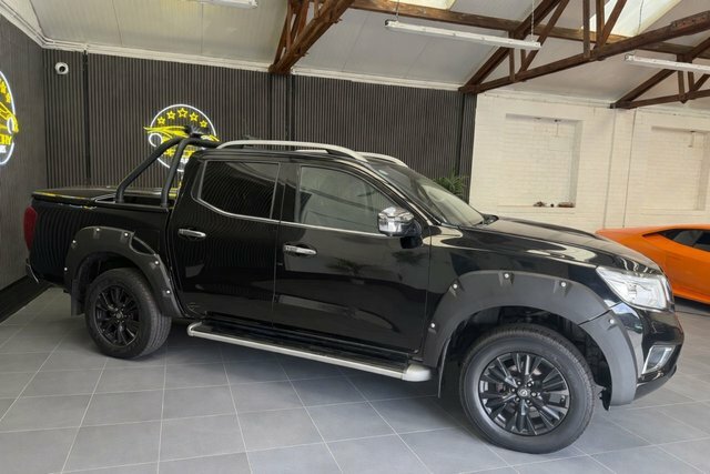 Nissan Navara 2.3 Dci Tekna Pickup Double Cab 4W PE18VXH Black #2