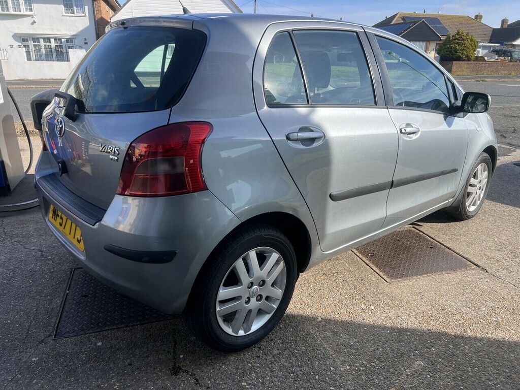 Toyota Yaris Vvt-i Tr MF57TTJ Silver