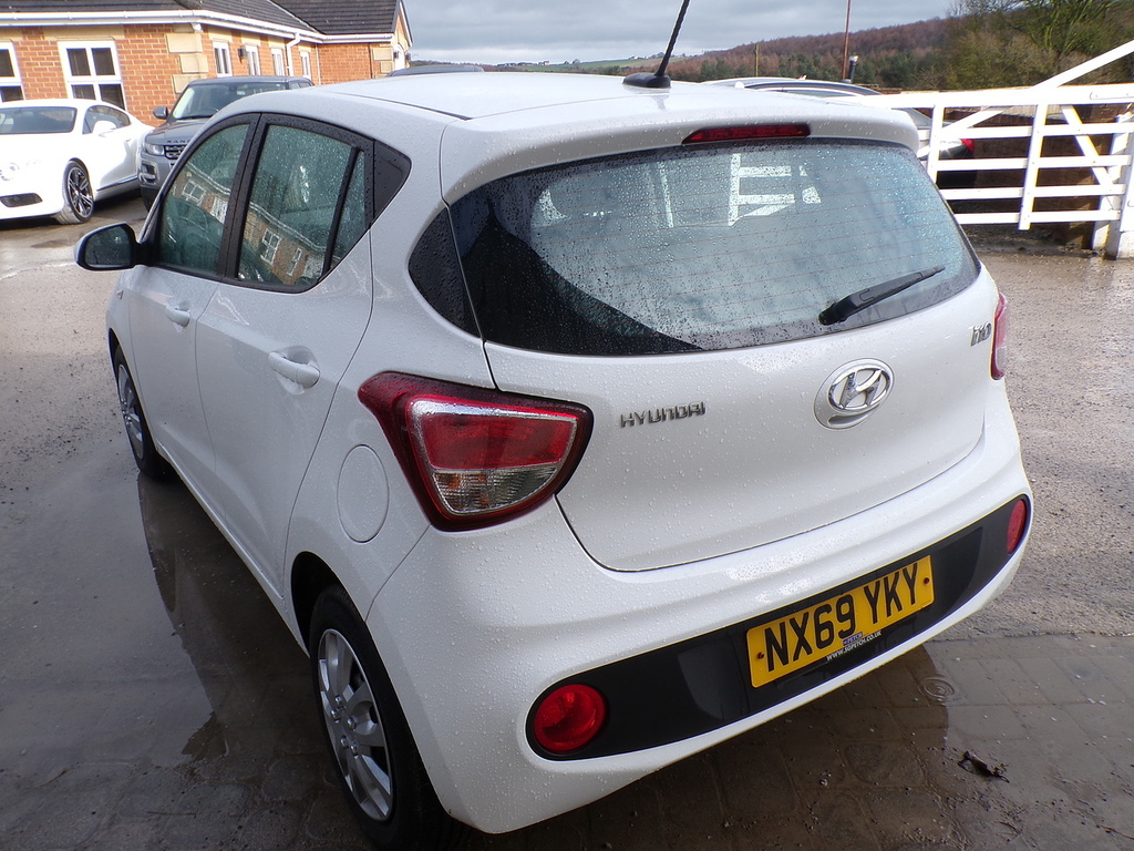 Hyundai I10 Se White #5