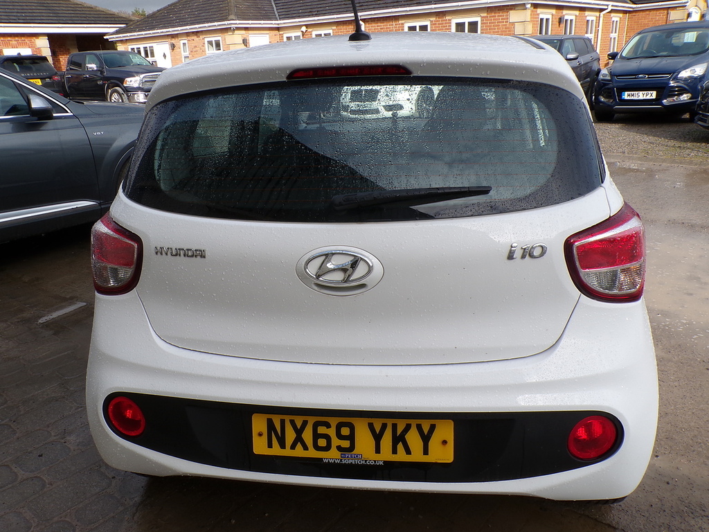 Hyundai I10 Se White #6