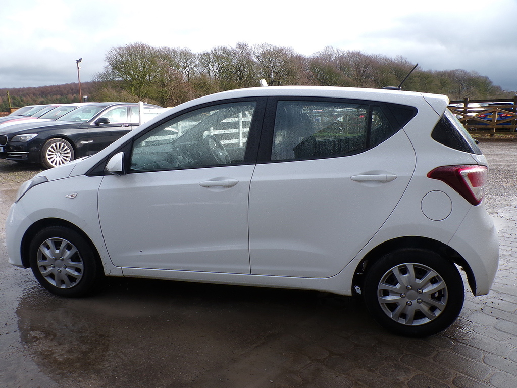 Hyundai I10 Se White #4