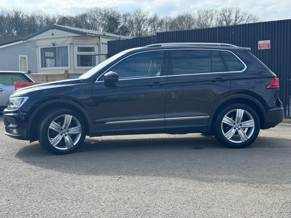 Volkswagen Tiguan Suv  Black #6