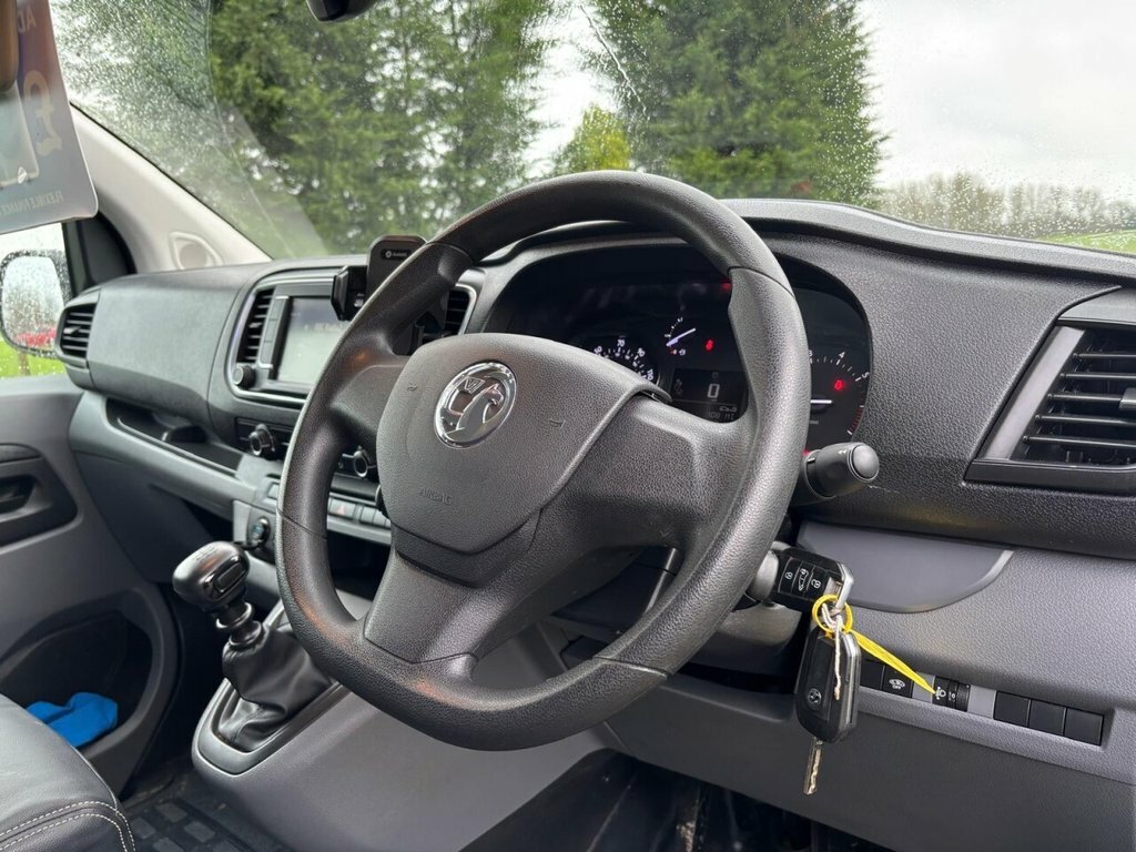 Vauxhall Vivaro 1.5L Sportive 6Dr HT22VNM Grey #5