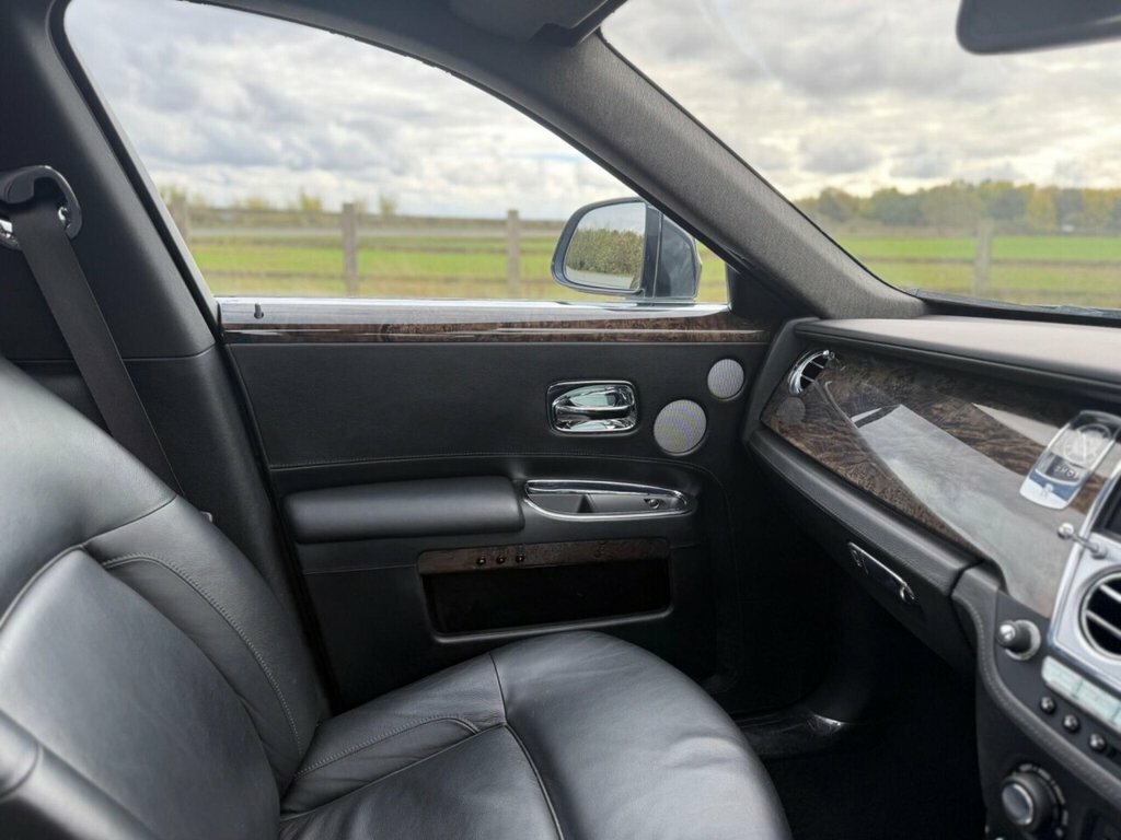 Rolls-Royce Ghost Saloon Silver #79