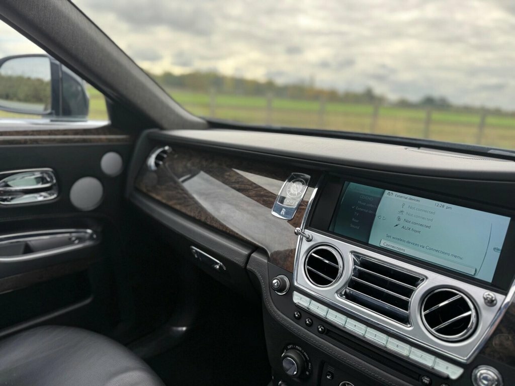 Rolls-Royce Ghost Saloon Silver #17