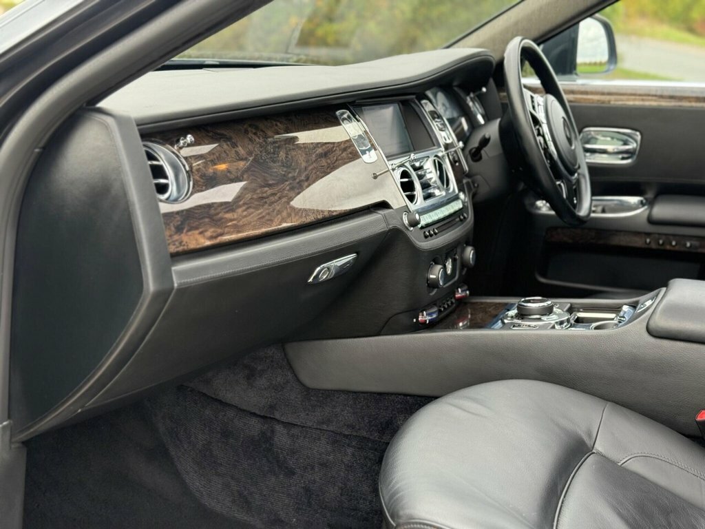 Rolls-Royce Ghost Saloon Silver #12