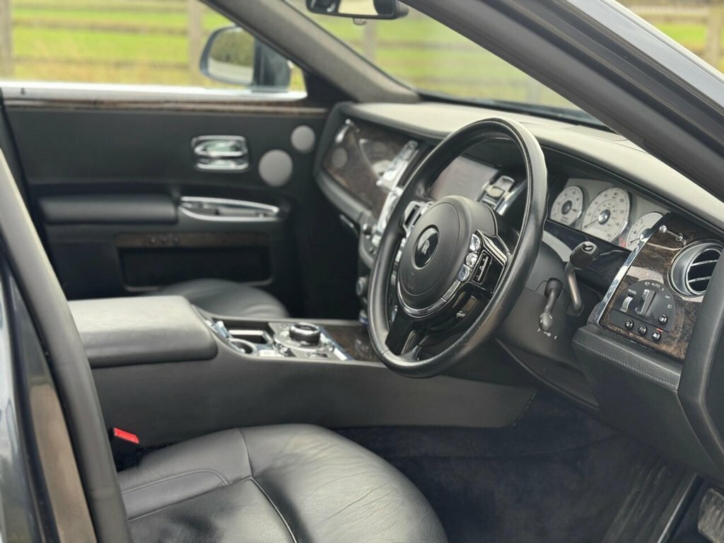 Rolls-Royce Ghost Saloon Silver #16