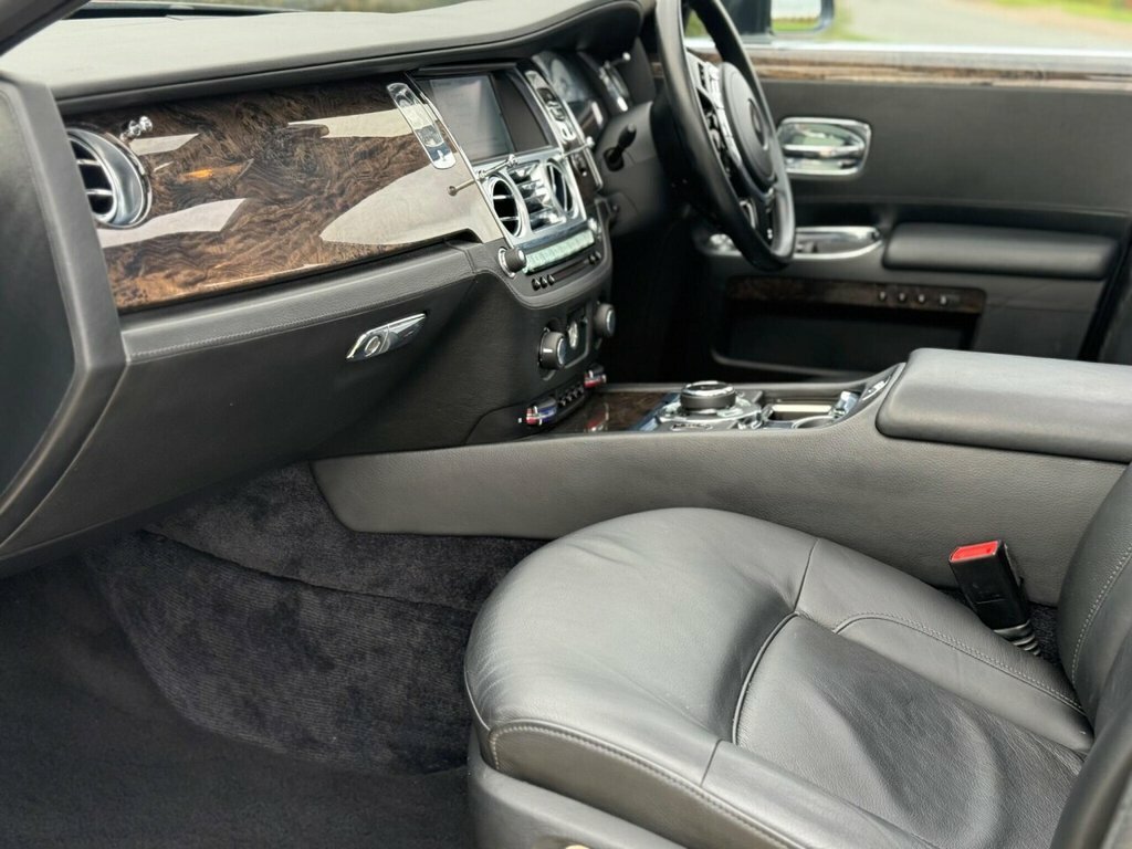 Rolls-Royce Ghost Saloon Silver #67