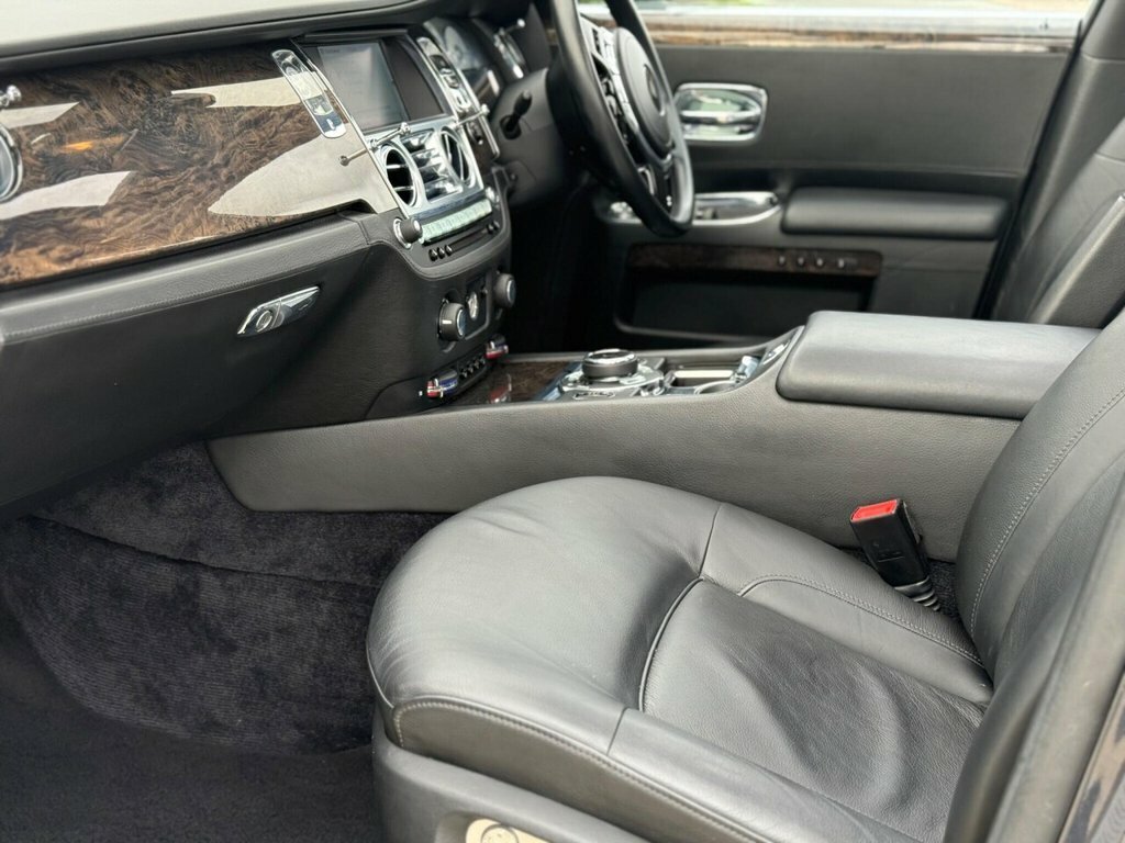Rolls-Royce Ghost Saloon Silver #68