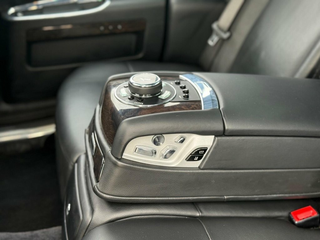 Rolls-Royce Ghost Saloon Silver #31