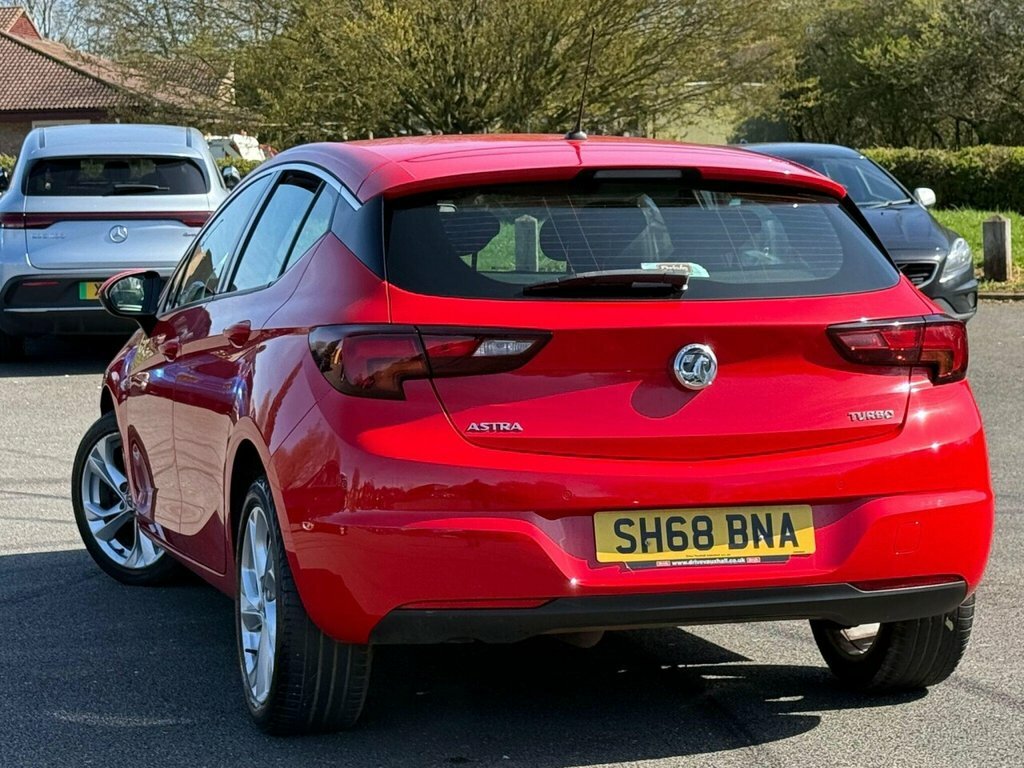 Vauxhall Astra Hatchback SH68BNA Red #4
