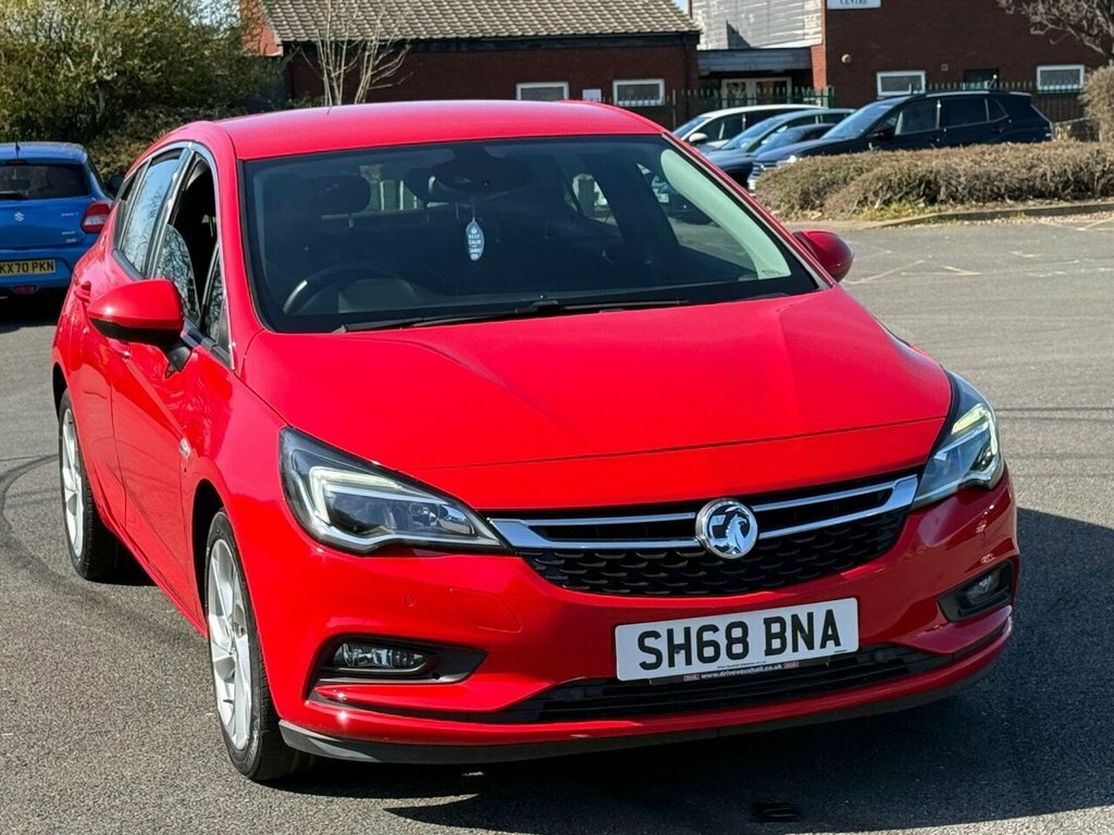 Vauxhall Astra Hatchback SH68BNA Red #5