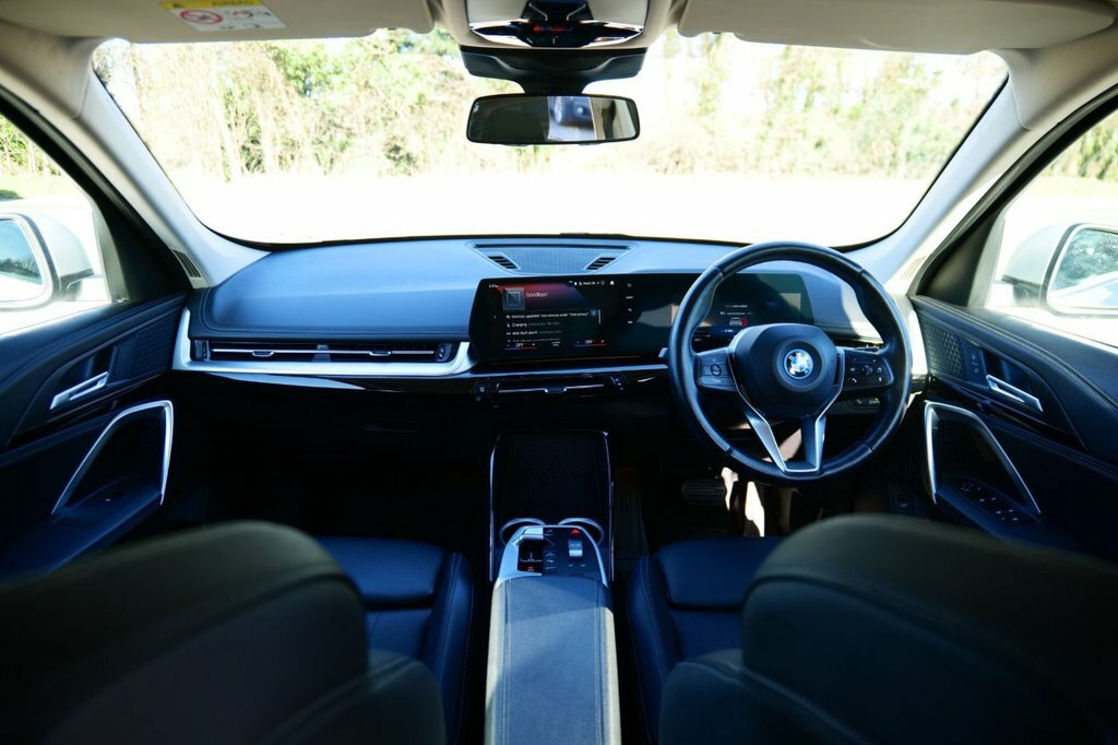 BMW iX1 Suv KF23VGL White #3