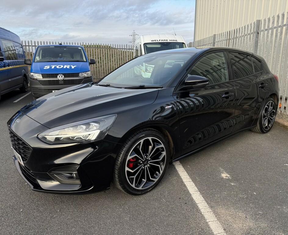 Ford Focus Hatchback St-line X 1.5 Tdci 2021 AK70ZHW Black #2