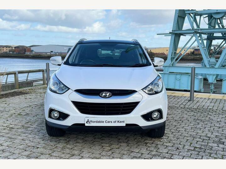 Hyundai Ix35 2.0 Crdi Premium 4Wd Euro 5 White #2