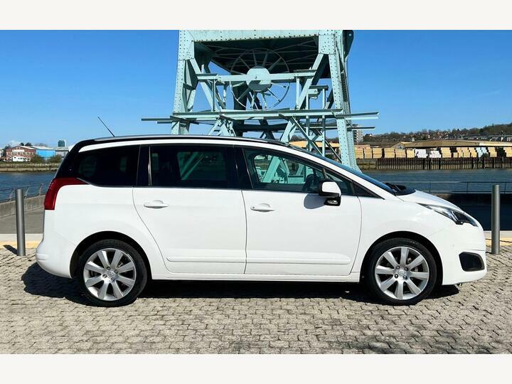 Peugeot 5008 1.6 Hdi Allure Euro 5 White #3
