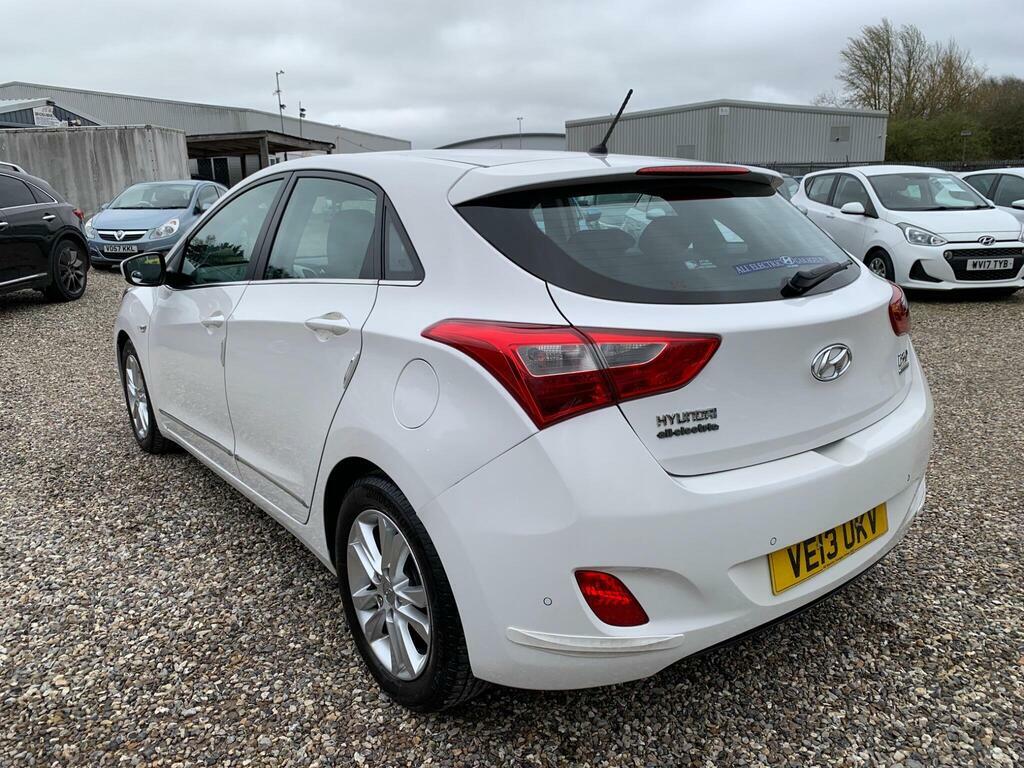 Hyundai I30 1.6 Crdi Blue Drive Edition Euro 5 S S White #4