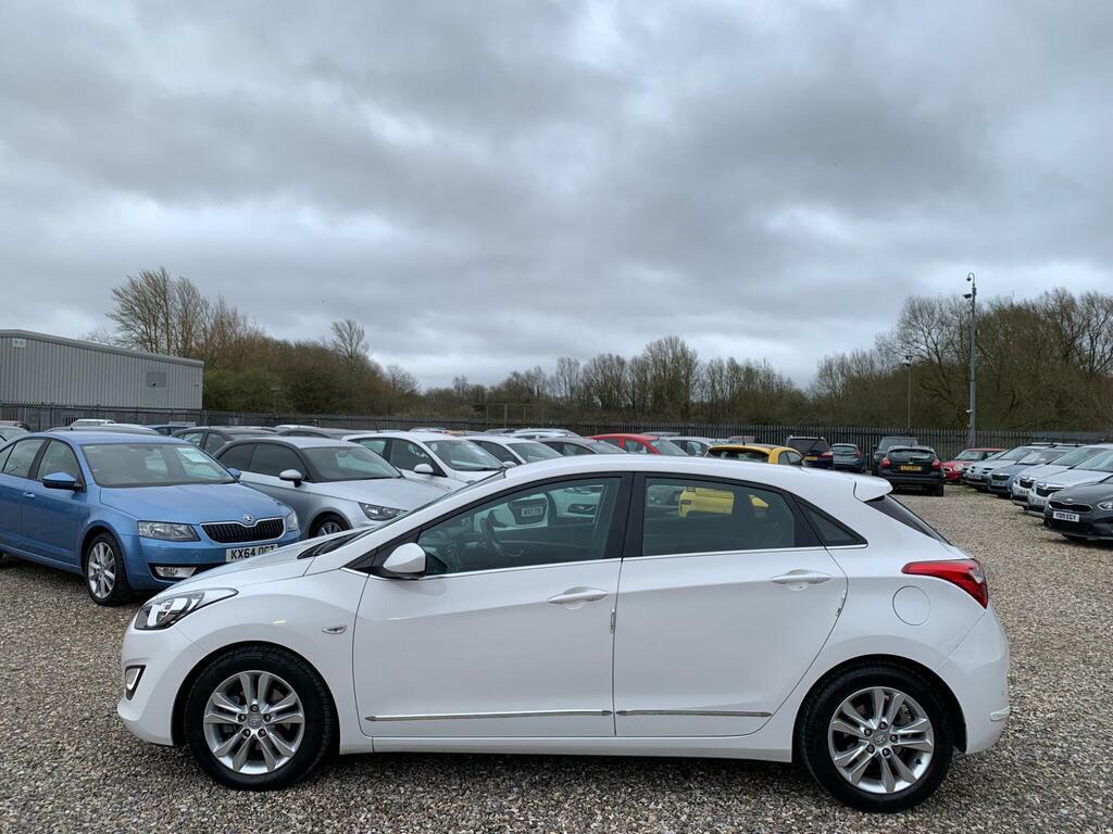 Hyundai I30 1.6 Crdi Blue Drive Edition Euro 5 S S White #3
