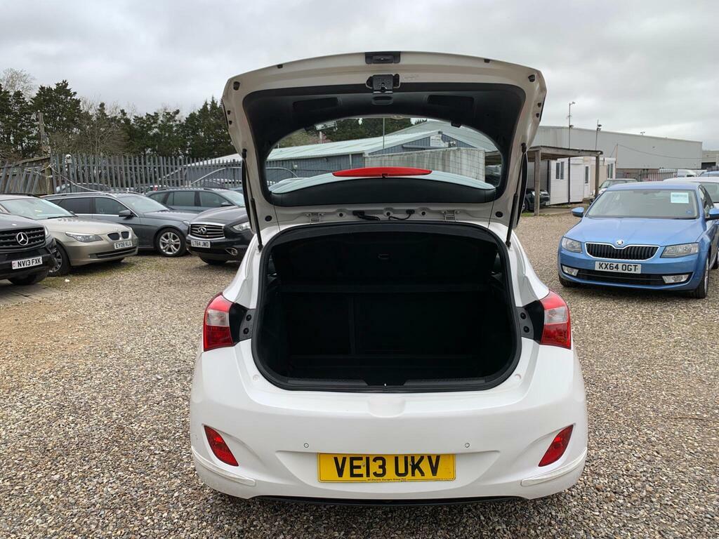 Hyundai I30 1.6 Crdi Blue Drive Edition Euro 5 S S White #6