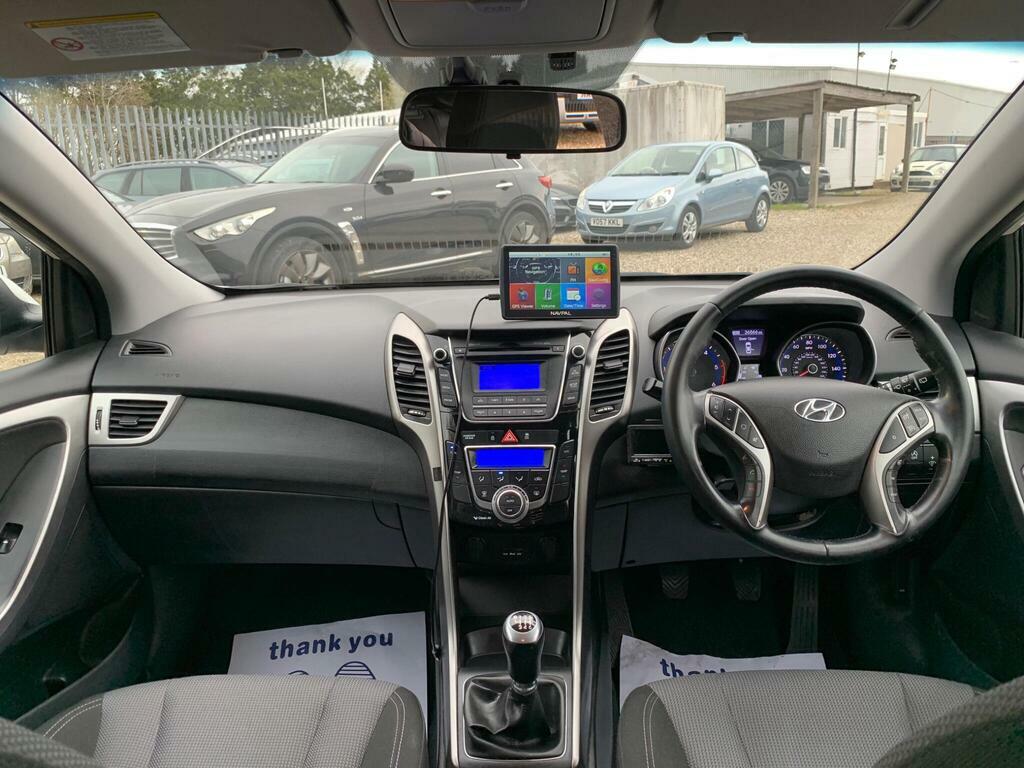 Hyundai I30 1.6 Crdi Blue Drive Edition Euro 5 S S White #2