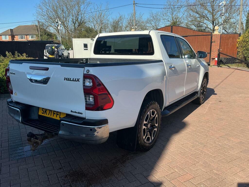 Toyota HILUX 2.4 D-4d Invincible 4Wd Euro 6 S S SK71FFL White #4