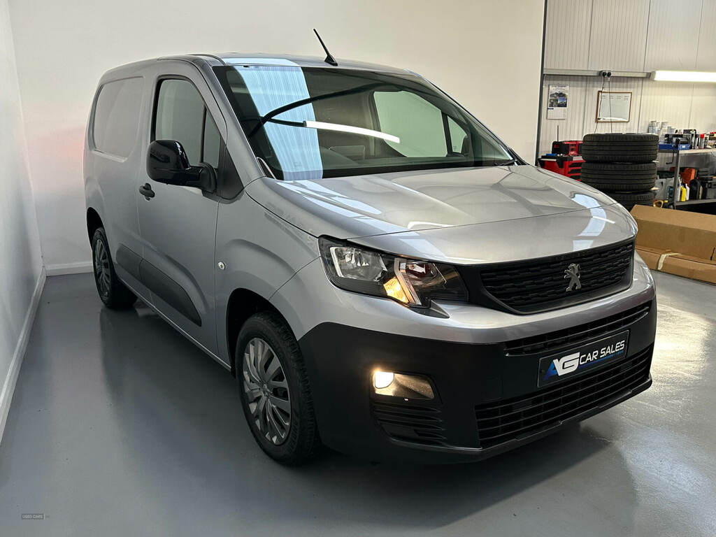 Peugeot Partner 1000 1.5 Bluehdi 100 Professional Prem Van 6 Spd MT72GFJ Grey #4