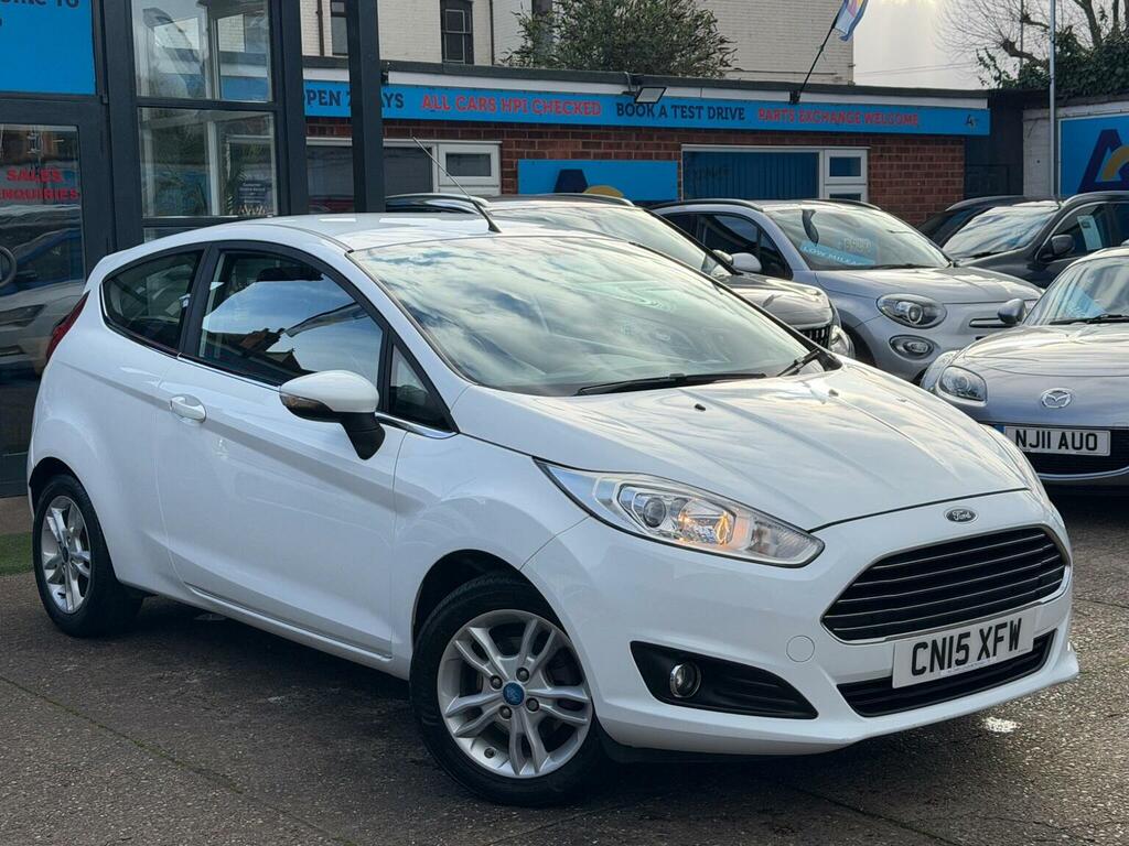 Ford Fiesta Hatchback 1.25 Zetec Euro 6 201515 CN15XFW White #2