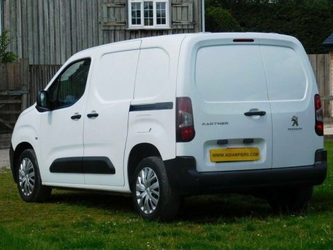 Peugeot Partner 1.5 Partner Professional MK20NZD White #2
