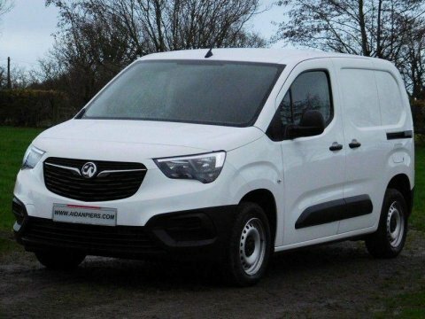 Vauxhall Combo 1.6 L1h1 2000 DS19HYH White #3