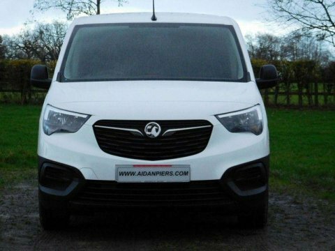 Vauxhall Combo 1.6 L1h1 2000 DS19HYH White #2