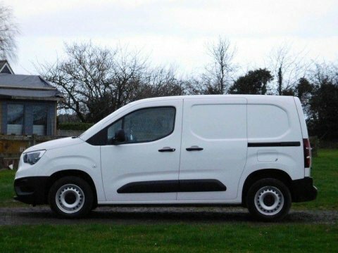 Vauxhall Combo 1.6 L1h1 2000 DS19HYH White #4